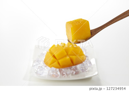 完熟マンゴー_宮崎県産 127234954