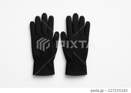 白い背景に置かれたシンプルな黒い手袋 127235183
