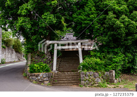 鳥居のある風景 127235379