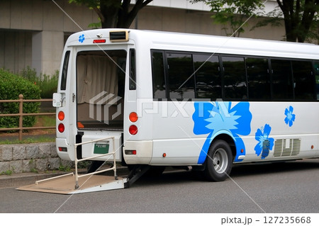 リフト付きマイクロバス（福祉車両）　イメージ 127235668