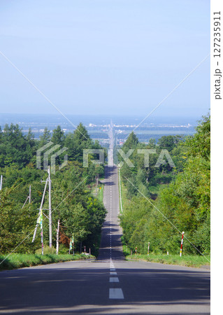 北海道斜里町　天に続く道 127235911