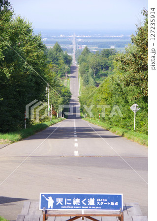 北海道斜里町　天に続く道 127235914