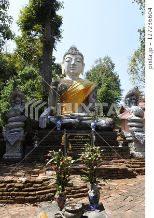 タイのゴールデントライアングル、展望台の寺院 タイのゴールデントライアングル、展望台の寺院 127236604