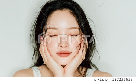 美容・エステ・コスメ広告に使える女性ビジュアル 127236615