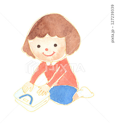 水彩風 洋服をたたむ子どものイラスト 保育・知育素材 水彩風 洋服をたたむ子どものイラスト 保育・知育素材 127239339