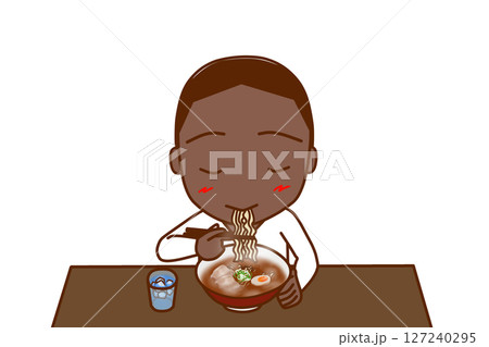 （上半身正面）熱々のラーメンを美味しそうに食べているアフリカ系男性 127240295