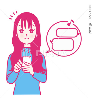 スマホでメッセージを受け取る女性 127241405