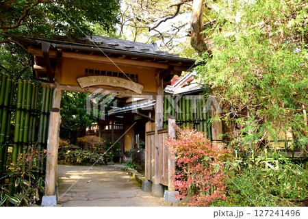 静岡県　熱海梅園の中山晋平記念館正門 127241496