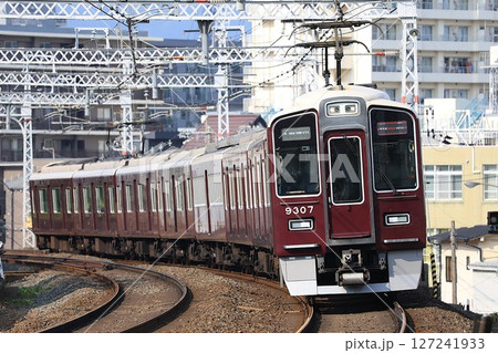 【阪急】9300系 特急（京都線：西京極駅） 127241933