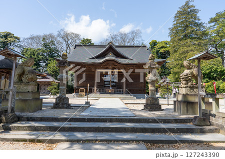 島根県　松江神社拝殿 127243390