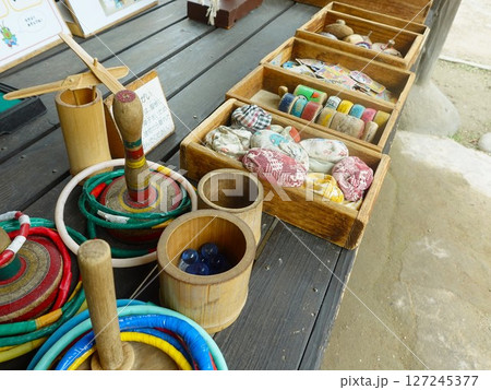 むかし遊びの道具たち むかし遊びの道具たち 127245377