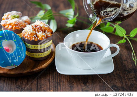 コーヒーとスイーツ コーヒーとスイーツ 127245438