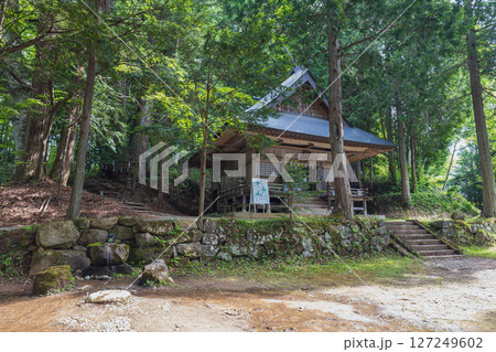 長野 戸隠神社火之御子社の社殿 127249602