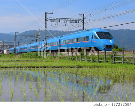 水田地帯をゆく小田急60000形 MSE 水田地帯をゆく小田急60000形 MSE 127252594