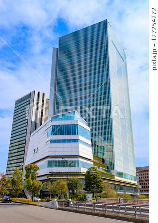 神奈川県　横浜市の都市風景　横浜市役所 127254272