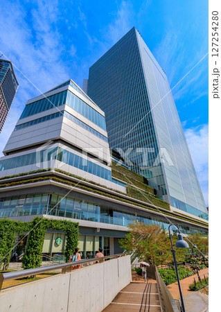 神奈川県　横浜市の都市風景　横浜市役所 127254280