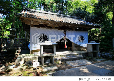 宇宙エネルギーが降注ぎ京の都の鬼門を護る… 鞍馬寺『魔王殿』 127255456