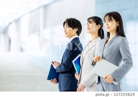 クリエイティブなビジネスチーム クリエイティブなビジネスチーム 127255629
