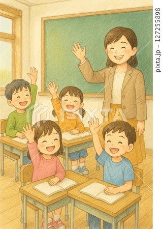 黒板の前で手を挙げる子供たち 127255898