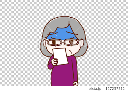 (上半身正面)通知の紙を見て真っ青になりショックを受ける高齢の女性 (上半身正面)通知の紙を見て真っ青になりショックを受ける高齢の女性 127257212