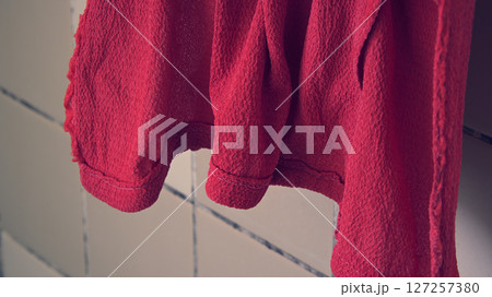 赤いあかすりタオル 127257380