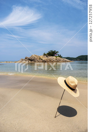 岩美ブルーの浜辺(浦富海水浴場付近) 岩美ブルーの浜辺(浦富海水浴場付近) 127257958