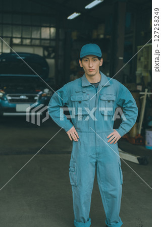 自動車整備工場 127258249