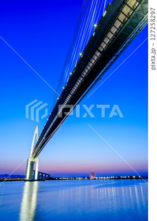 初夏の新湊大橋　夜景　富山県射水市 127258297