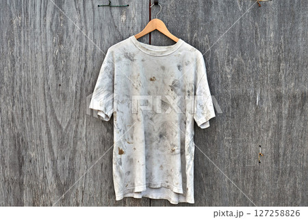 汚い白いTシャツ 127258826