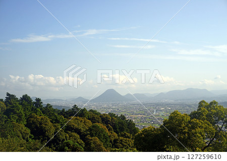 香川県金刀比羅宮高台より讃岐富士を臨む-1 127259610