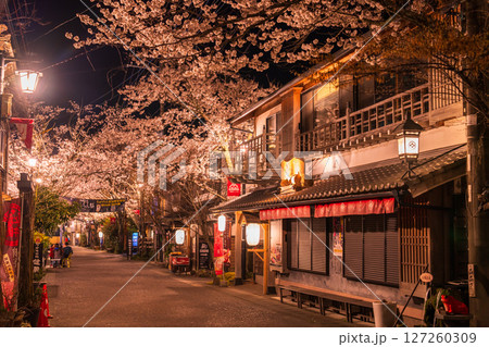 《熊本県》阿蘇門前町商店街の夜桜 127260309