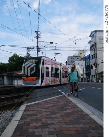 この交差点は譲り合い この交差点は譲り合い 127260779