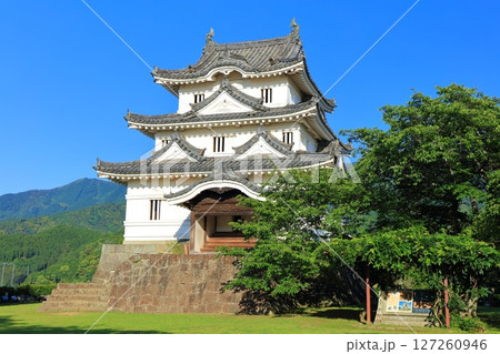 【愛媛県】快晴の宇和島城天守閣 127260946