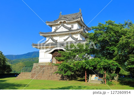 【愛媛県】快晴の宇和島城天守閣 【愛媛県】快晴の宇和島城天守閣 127260954