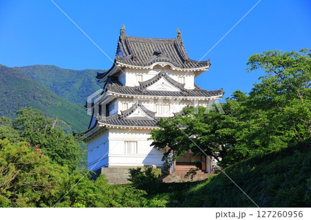 【愛媛県】快晴の宇和島城天守閣 【愛媛県】快晴の宇和島城天守閣 127260956