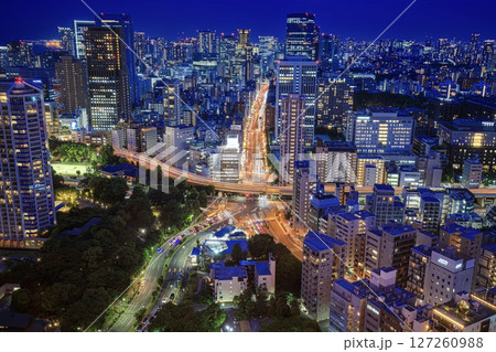 【夜景100選】東京都、東京タワーのメインデッキから見下ろすもう一つの東京タワー(赤羽交差点) 【夜景100選】東京都、東京タワーのメインデッキから見下ろすもう一つの東京タワー(赤羽交差点) 127260988