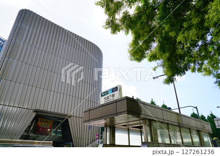 靖国神社最寄りの東京メトロ九段下駅 127261236