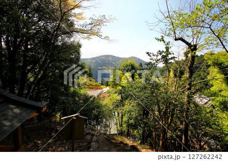 牛若丸も兵法修行をしたと伝えられる… 鞍馬山・鞍馬寺 127262242