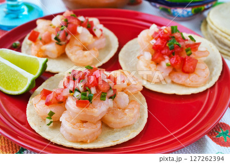 海老のタコス Shrimp tacos (Tacos de camarón) 127262394