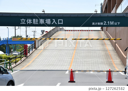 スーパー駐車場出入口 127262582