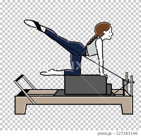 マシンピラティスで お尻のトレーニングを行う女性 127263140