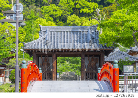 須磨寺　龍華橋と仁王門 127265919
