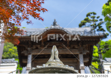 須磨寺　唐門と合掌のオブジェ 127265926