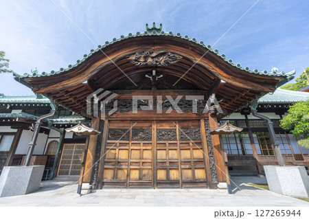 須磨寺　本坊　圧巻の宮彫りが施された正面玄関 127265944