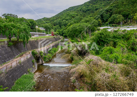山間の村の風景 山間の村の風景 127266749