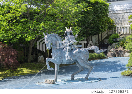 須磨寺　源平の庭　平敦盛の騎馬像 127266871