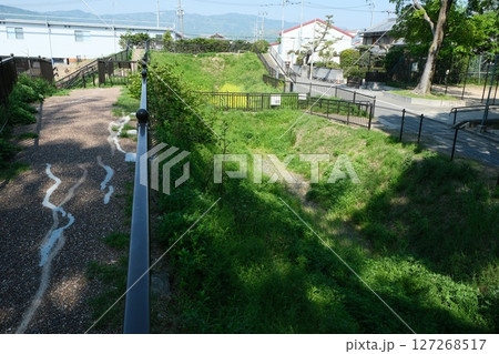 勝竜寺城土塁・空堀跡 127268517