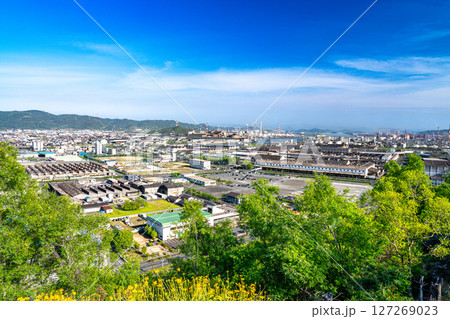 亀島山から見た梅雨の晴れ間の水島臨海工業地帯の風景6　岡山県倉敷市 127269023