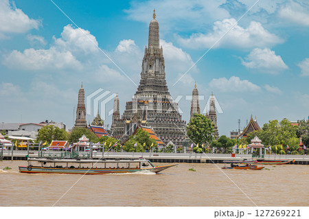 ワットアルンから見たワットプラケオ 127269221