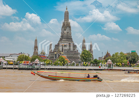 ワットアルンと船 127269225